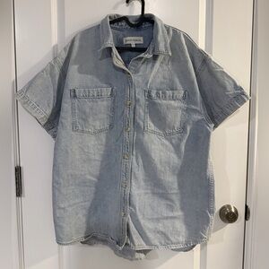Denim Forum Light Wash Short-Sleeve Denim Button-Up Shirt